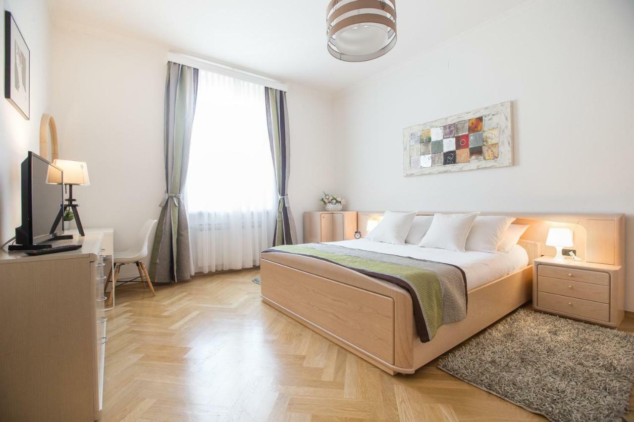 דירות זאגרב Angela Main Street Luxury Oasis & Free Parking מראה חיצוני תמונה